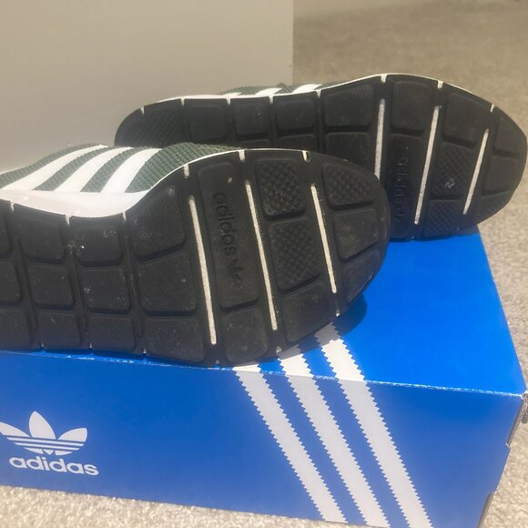 Adidias Womens Swift Run Green/White.Black Size 7M - NIB - Picture 2 of 3